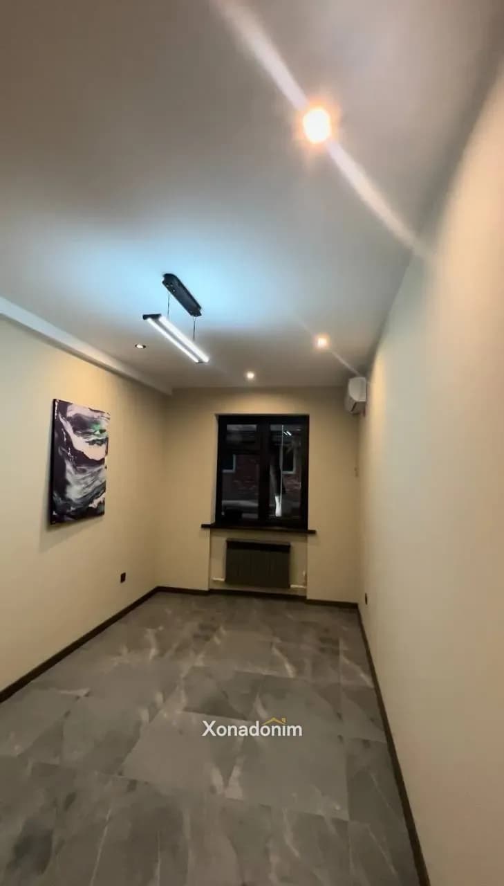 Yashnobodda tijorat, 112 m²
