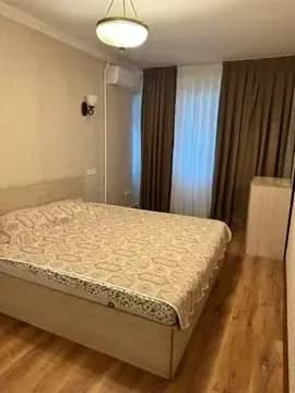 Mirzo Ulug'bekda kvartira, 80 m², 3/4-qavat