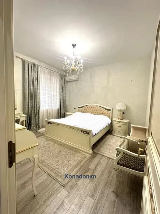 Mirzo Ulug'bekda kvartira, 80 m², 1/3-qavat